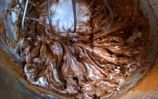You are currently viewing Amazing Coconut Oil Fudge (Dairy-free, Sugar-free)